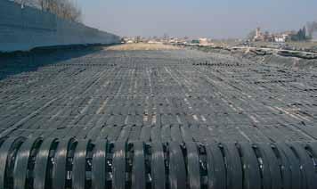 Geosyntetyki Maccaferri są sprawdzonym rozwiązaniem do wzmacniania gruntów, redukowania nierównomiernych osiadań oraz przyspieszania konsolidacji gruntów spoistych.