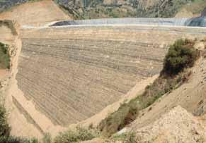 Geosiatki Maccaferri do zbrojenia gruntu mają zastosowanie również przy wzmacnianiu składowisk odpadów, co zwiększa możliwości objętościowe składowiska.