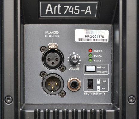 RCF ART 745-A i SUB 8004-AS np. wyjmowanie zestawu z pudełka.