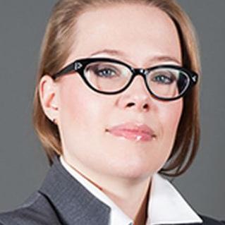 Berlinie. Specjalizuje się w obszarze międzynarodowych sporów sądowych.