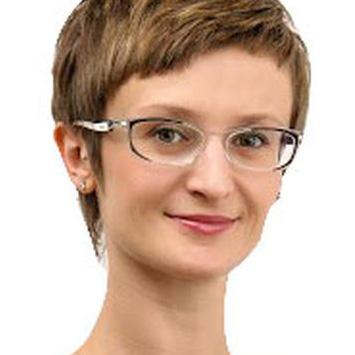 Specjalizuje się w obszarze międzynarodowych roszczeń regresowych oraz zamówień publicznych reprezentuje i doradza między innymi czołowym europejskim towarzystwom ubezpieczeniowym oraz wiodącym