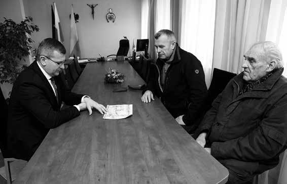 Aby umówić się na spotkanie należy skontaktować się telefonicznie pod nr tel. 85 715-27-49 lub osobiście z sekretariatem Urzędu Miejskiego w Łapach. Spotkania cieszą się dużym zainteresowaniem.