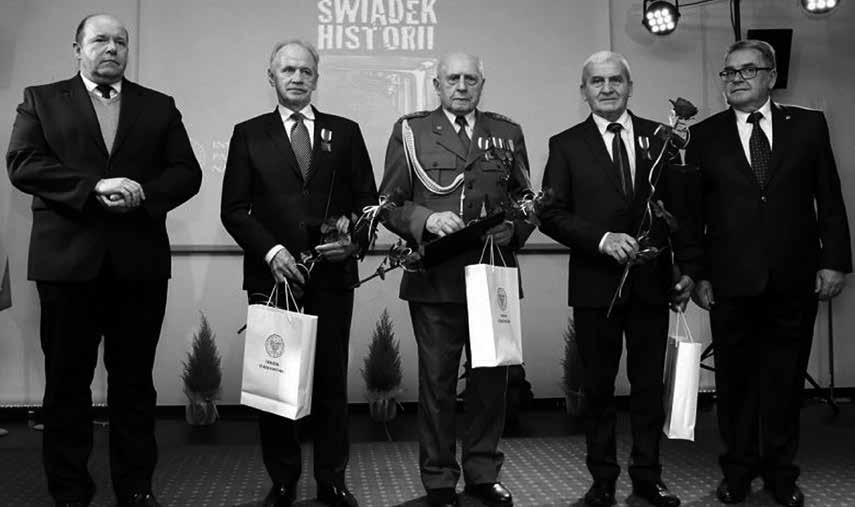 Laureat Nagrody Honorowej Świadek Historii Kapitan Jan Krassowski Jan Krassowski ur. 21.08.1927 r. w Jabłoń-Piotrowicach. Prezes Związku Żołnierzy AK Warszawa-Mazowsze Koło w Łapach.