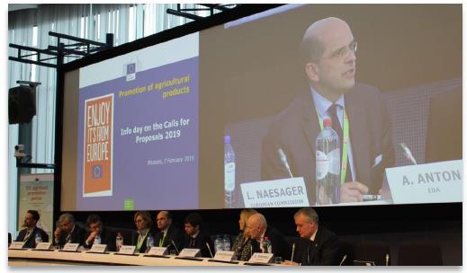Po prawej: wice-przewodniczący EDA Jan Teplý (Madeta) Programy promocyjne EU Dzień info w Brukseli 201 milionów zostało przeznaczonych na agro-żywieniowe programy promocyjne.