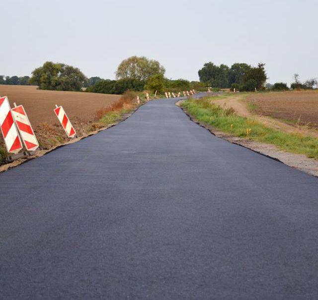6 Remont drogi gminnej nr 680009Z do miejscowości Sobieradz został przeprowadzony w 2016 roku.