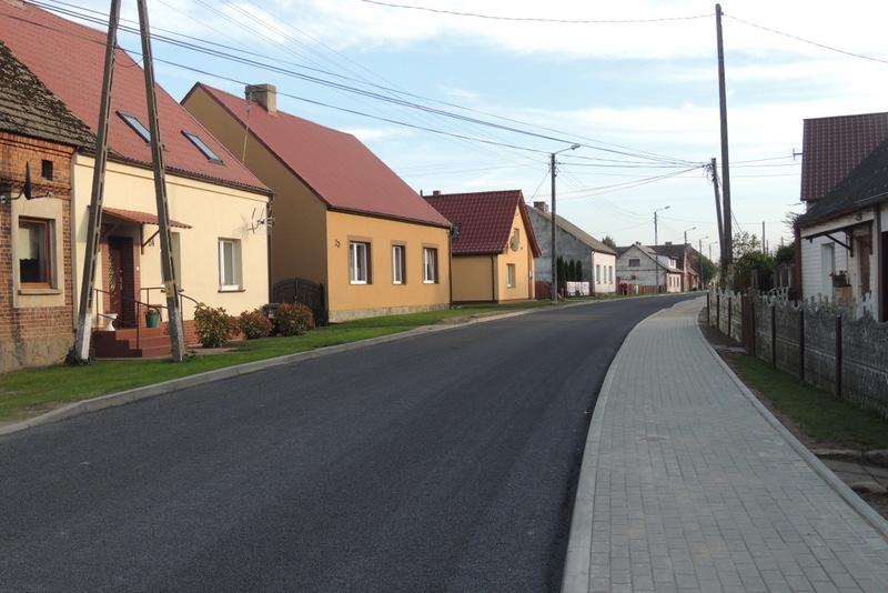 9 Przebudowa drogi powiatowej nr 2231Z Słonice - Objezierze wraz ze skrzyżowaniem drogi nr 2212Z została przeprowadzona w 2014 roku.
