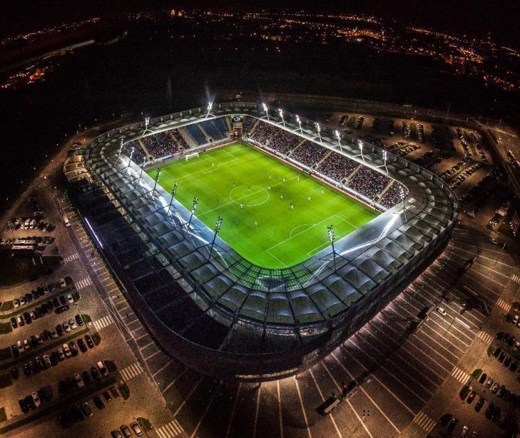 Stadion Lublin Stadion Lublin to obiekt sportowy dający doskonałe możliwości realizacji projektów skierowanych do gości biznesowych.