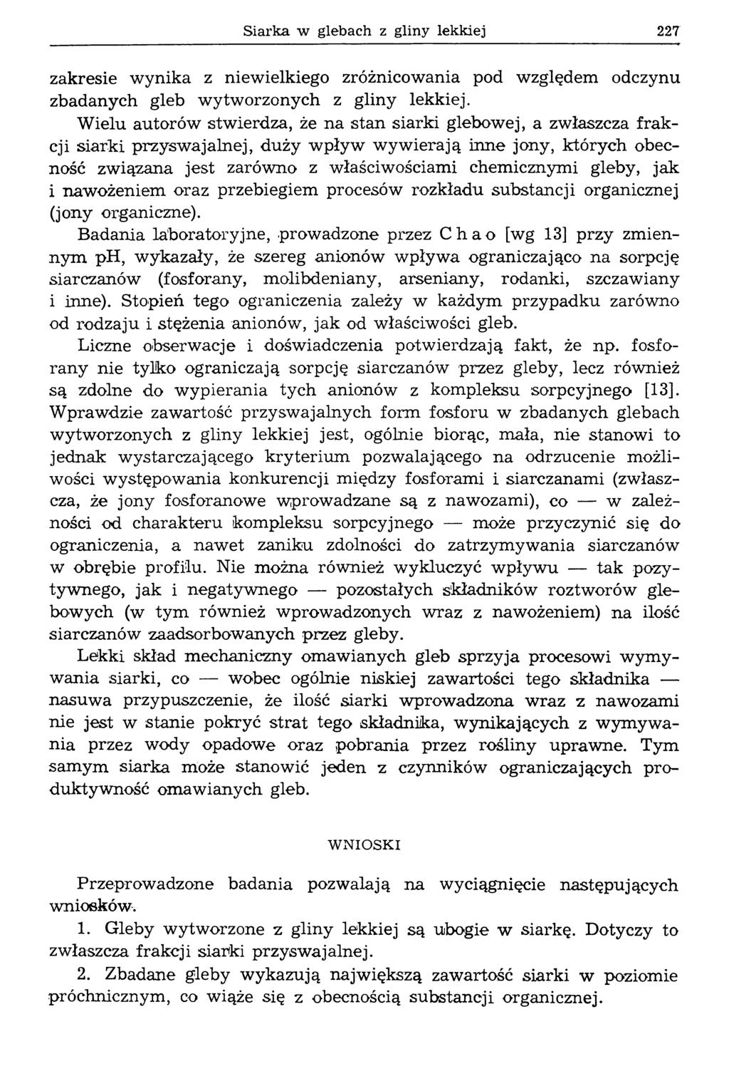 Siarka w glebach z gliny lekkiej 227 zakresie wynika z niewielkiego zróżnicowania pod względem odczynu zbadanych gleb w ytw orzonych z gliny lekkiej.