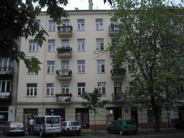 siedmiu kamienicach, zaadaptowano pomieszczenia w budynku Ząbkowska 23/25 na potrzeby Komisariatu Policji i