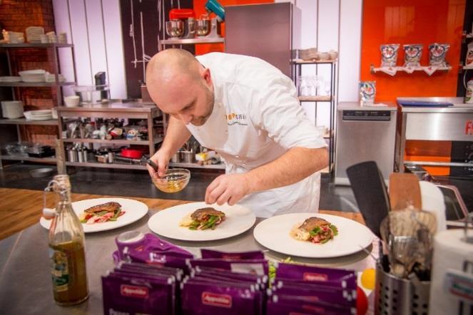 degustacyjnym prowadzone i komentowane przez Szefa Kuchni wraz ze specjalnym doborem win sommelierskim Degustacje komentowane Wino, Cydry, Wódki, Sery, Wędliny Realizacja niestandardowych form