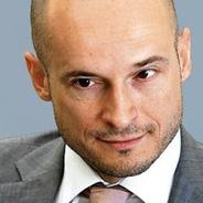 Prowadzi warsztaty i szkolenia przygotowujące management i specjalistów do skutecznego wdrażania zrobotyzowanej automatyzacji procesów biznesowych.