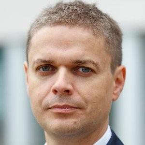 PRELEGENCI Bartłomiej Trochowicz, Head of EMEA Workforce Administration, Schneider Electric Swoją przygodę z HR rozpoczął w 2007 roku jako trener organizacji, prowadząc szkolenia dla międzynarodowych