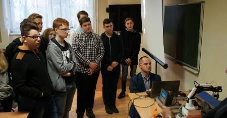 34 3250-631 Temat nr 8 Zabawy z programowaniem czyli projektowanie układów automatyki W ramach zajęć uczestnicy zapoznają się z
