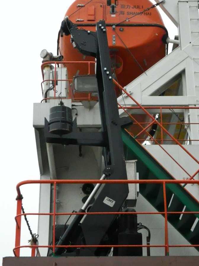 Pozycyjne systemy referencyjne systemy mechaniczne Taut wire Zasada działania systemu Taut wireoparta jest na pomiarze kąta wychylenia linki, którą doczepia się do innej instalacji powierzchniowej