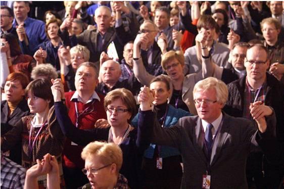 Sobota na Kongregacji Odpowiedzialnych w Częstochowie Trzeba wychodzić z Wieczernika w Kongregacji Odpowiedzialnych Ruchu Światło-Życie jej uczestnicy na nowo odkrywali