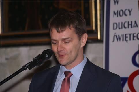 Następnie Norbert Dawidczyk w wystąpieniu, które było jednocześnie świadectwem i katechezą, opowiadał o tym, że życie w Duchu Świętym powinno być czymś tak naturalnym jak oddychanie powietrzem.