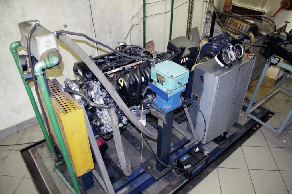 artykuły Rys. 1. Widok stanowiska badawczego z silnikiem Ford 1.8L Duratec-HE PFI FFV zasilanego paliwem etanolowym E2 i smarowym olejem silnikowym SAE 5W-3 (ACEA A5/B5) (fot.