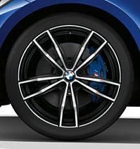 pakietu sportowego M: pakiet aerodynamiczny M z pasem przednim, progami oraz pasem tylnym w kolorze karoserii ze wstawką dyfuzora w metalizowanym kolorze Dark Shadow atrapa chłodnicy BMW z