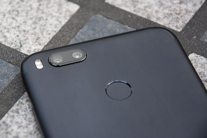Czytnik linii papilarnych Jestem naprawdę mile zaskoczony czytnikiem w Xiaomi Mi 5X.