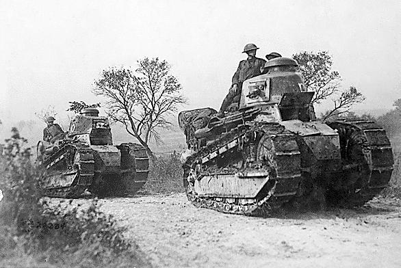 76 M. Magier Fot. 1. Czołgi I Wojny Światowej: u góry czołg francuski Renault FT-17 (National Archives and Records Administration), u dołu czołg niemiecki A7V (Deutsches Panzermuseum Munster) Photo 1.