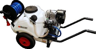 BRAVO 180 S (4-sekcyjny) Myjka zewnętrzna opryskiwacza (lanca, 10 mb przewodu, zwijarka) Oświetlenie robocze kolumny (LED) Pojemność 3000 litrów (nie dotyczy Octopus) Opryskiwacze ogrodnicze taczkowe