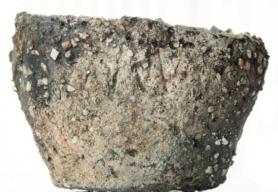 stanowiska przed grabieżą jest uświadomienie lokalnym społecznościom wartości dziedzictwa kulturowego znajdującego się w granicach tzw. małych ojczyzn.