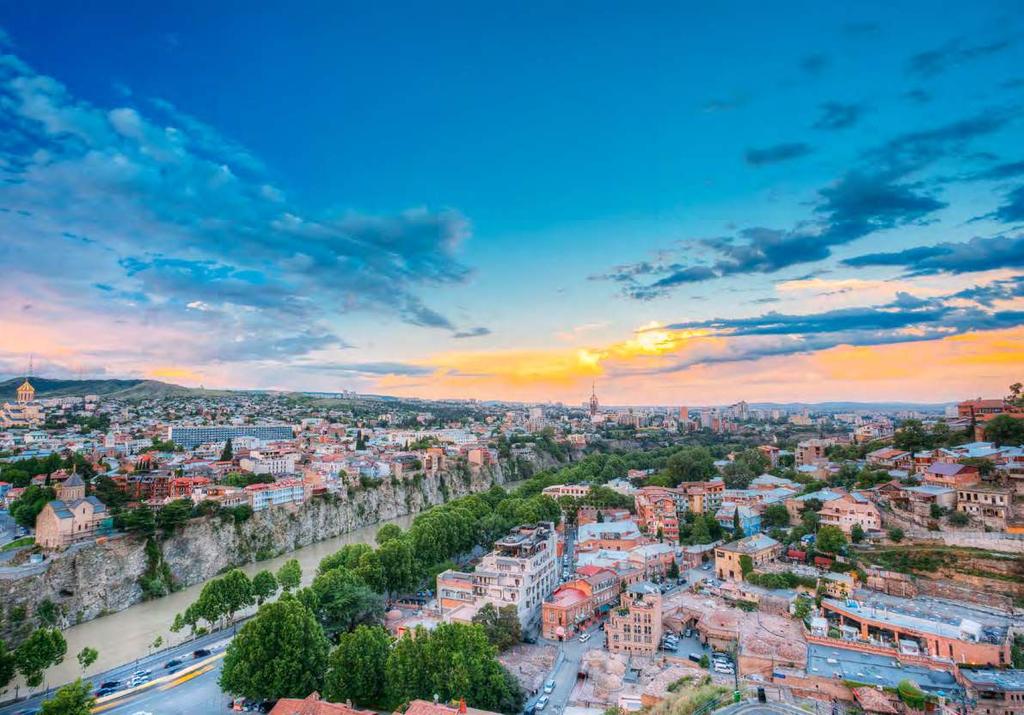 Dzień 1 Warszawa - Tbilisi Wylot z Warszawy późnym wieczorem, bezpośredni lot do Tbilisi. Transfer do hotelu. Nocleg w sercu Tbilisi.
