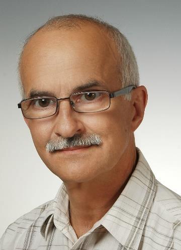 Krzysztof Hołodnik Absolwent Politechniki Wrocławskiej: studiów magisterskich na Wydziale Podstawowych Problemów Techniki, oraz na Wydziale Górniczym. Doktor nauk technicznych.