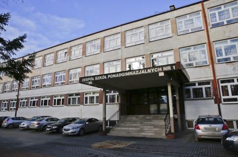 Jagiellońska 90 25-734 Kielce tel.: 41 3676183 e-mail: zsp1@poczta.onet.pl strona internetowa: www.zsp1-kielce.pl Branżowa szkoła I stopnia nr 6 Lp. Symbol Nazwa zawodu 1.