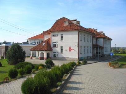 12. KLIMONTÓW ZESPÓŁ SZKÓŁ PONADGIMNAZJALNYCH W KLIMONTOWIE ul. s. Heleny Herman 1 27-640 Klimontów tel. 15 8661261 e-mail: zsp_klim1@op.pl strona internetowa: www.zspklimontow.pl Technikum im. św.