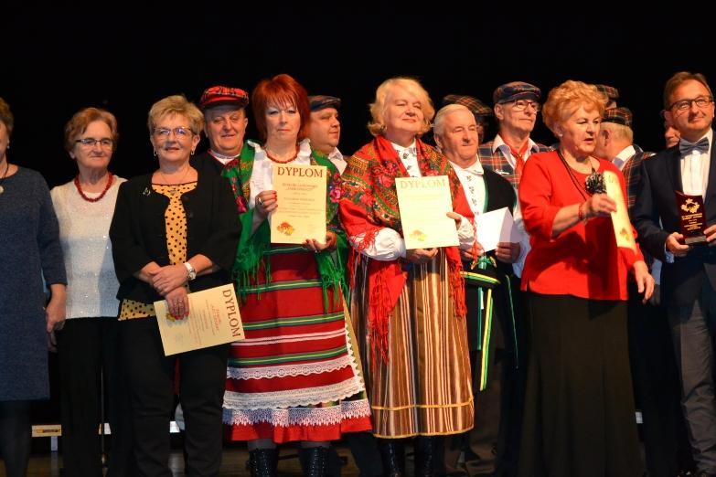 BARWY JESIENI Gala Finałowa 6 listopada 2016r. w Węgrowskim Ośrodku Kultury odbyła się Gala Finałowa XI Mazowieckiego Przeglądu Twórczości Artystycznej Seniorów Węgrowskie Barwy Jesieni.