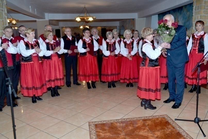 BROK XXX-lecie zespołu ludowego Jarzębina W sobotę, 29 października 2016 r. 30-lecie działalności świętował Zespół Ludowy "Jarzębina" z Broku.