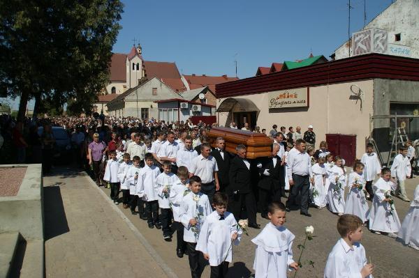 Ta niezwykła uroczystość pogrzebowa zgromadziła ponad setkę kapłanów z Kościoła i Cerkwi, zakonników, siostry zakonne na czele z Metropolitą Lwowskim Ks.