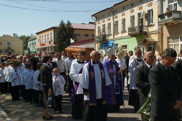 Aleksandryskiej i Matki Bożej Nieustającej Pomocy w Mościskach, do powrotu cudownej ikony Matki Bożej Nieustającej Pomocy w 1996r. oraz jej koronacji w 2001 r. Ks.