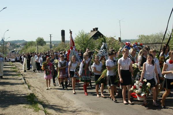 Na starym cmentarzu w Mościskach na parceli Ojców