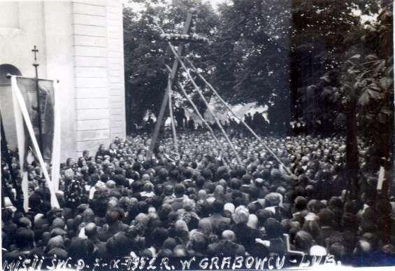 Opis zdjęcia Tadeusz Halicki. Zdjęcie 10 Rok 1952, 7 września. Zakończenie misji świętych w parafii w Grabowcu.