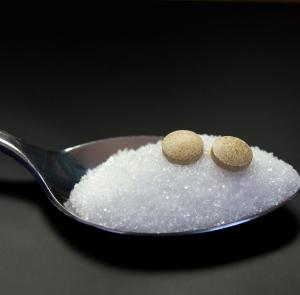 INTUICJA I SZCZĘŚLIWY TRAF Cukier spożywczy pod tą nazwą występuje sacharoza produkowana z trzciny cukrowej (cukier trzcinowy), bądź z buraków