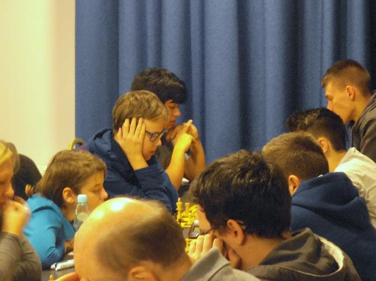 Wiele radości dzieciom i ich rodzicom sprawiły wyniki zawodów - aż 16 osób uzyskało kategorię szachową, w tym 14 - V i 2 - IV. 27-30.12.2018 r. XXI Kętrzyński Festiwal Szachowy.