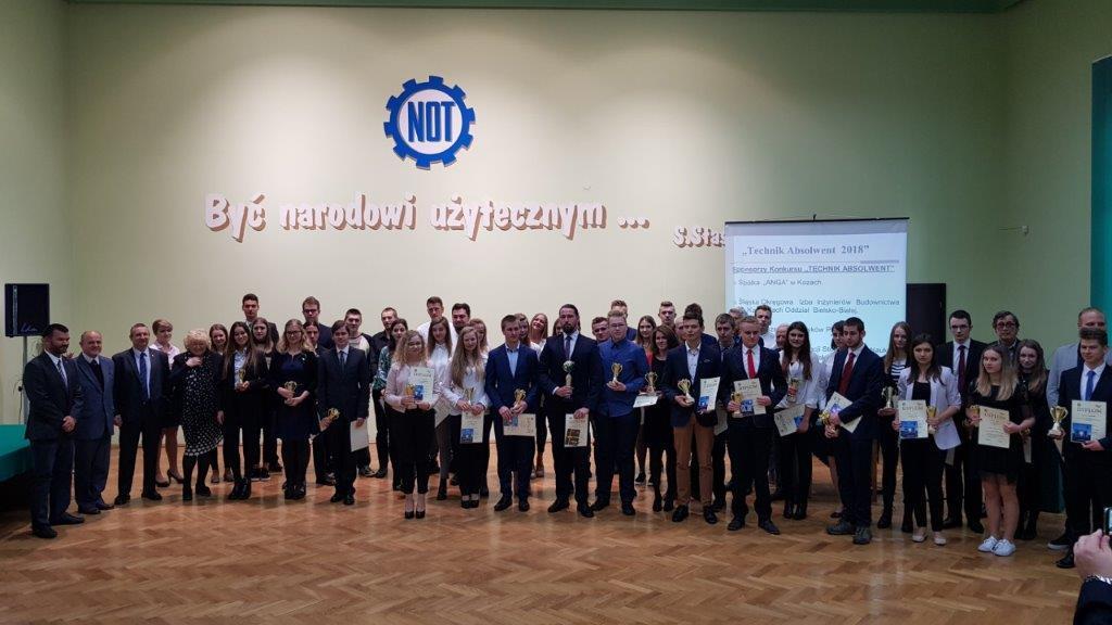 i egzaminów potwierdzających kwalifikacje zawodowe, z różnymi formami konkursów, olimpiad, turniejów zarówno regionalnych jak i ogólnopolskich.