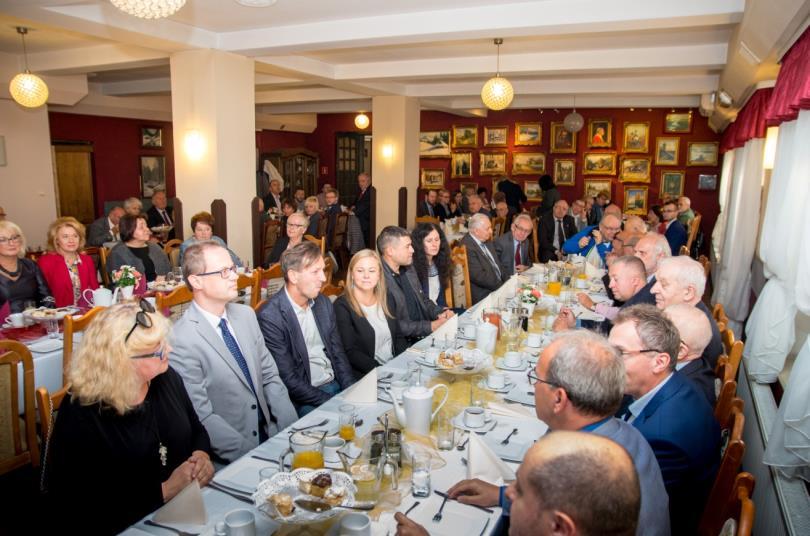 Następnie uczestnicy spotkania wysłuchali wykładu nt. BIM jako pierwszy etap cyfryzacji budownictwa ; prelegentami byli profesor Politechniki Śląskiej dr hab. inż. Marek Salamak i dr inż.