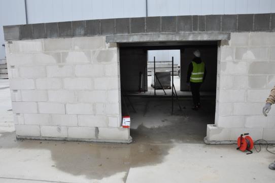 3, 2- ściana z bloczków betonu