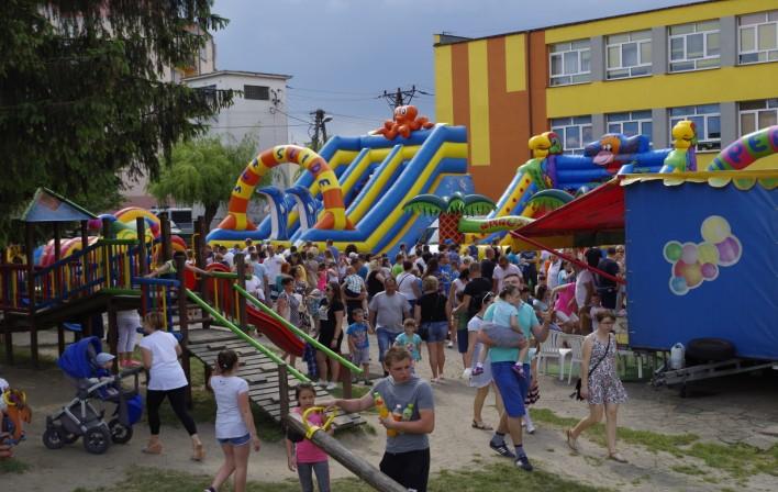 Konieczność zapewnienia opieki przedszkolnej naszym najmłodszym mieszkańcom sprawiła, że zwiększyła się liczba przedszkolaków.