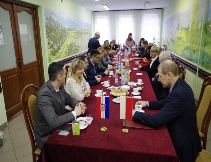 W ramach podpisanego porozumienia chcemy prowadzić wymianę kulturalna, gospodarczą, a także nawiązać kontakty pomiędzy placówkami oświatowymi obu gmin oraz Ochotniczymi Strażami Pożarniczymi.