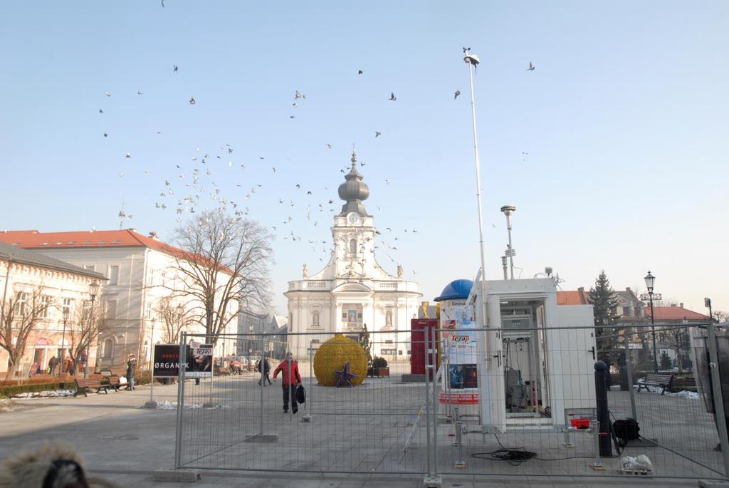 Powietrze w Wadowicach pierwsze pół roku pomiarów Wadowice/Kraków - średnie stężenia PM10 [ug/m3] 350 300 250 200