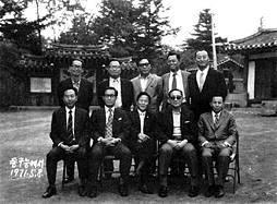 Przywódcy Żołnierskiego Ruchu Studentów Pyongyang Taekwon do w wojsku Wkrótce potem, został dowódcą kompanii w Kwang Ju, gdzie jako młody podporucznik zapalił pochodnię swojej sztuki", nauczając jej
