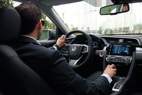 Wśród nich warto wymienić pokładowy system informacyjnorozrywkowy Honda CONNECT z 7-calowym ekranem dotykowym, jak również dwustrefową klimatyzację, czy podgrzewane przednie i tylne fotele oraz