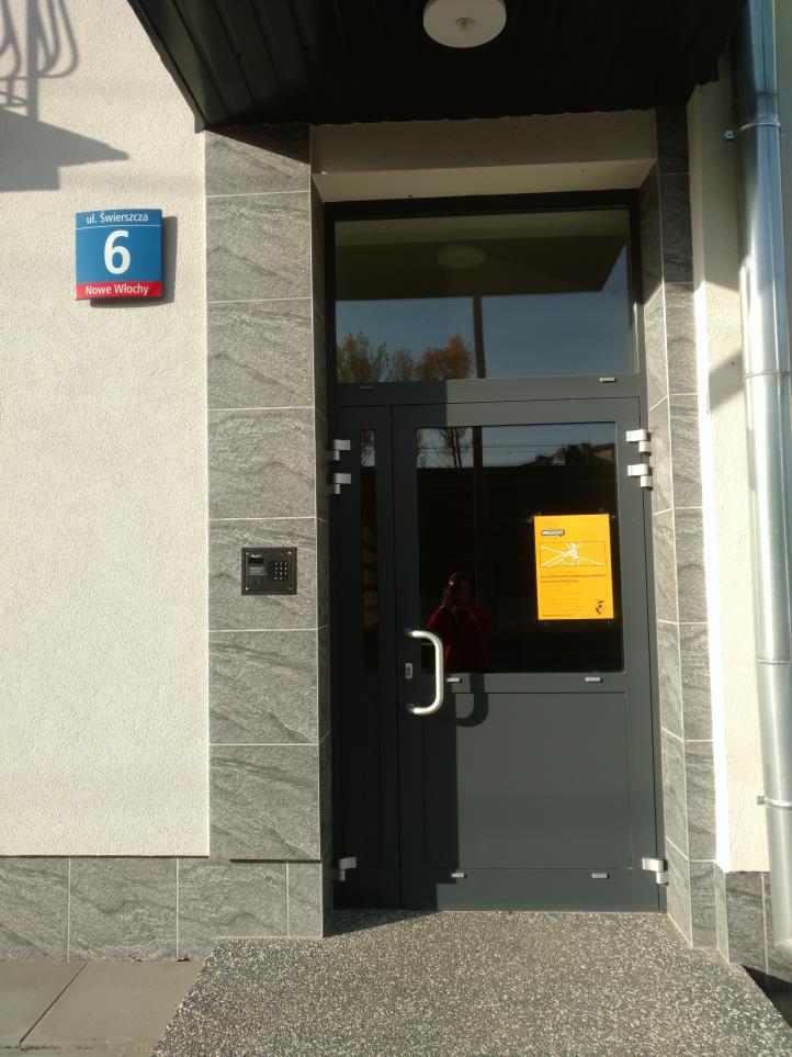 informująca o