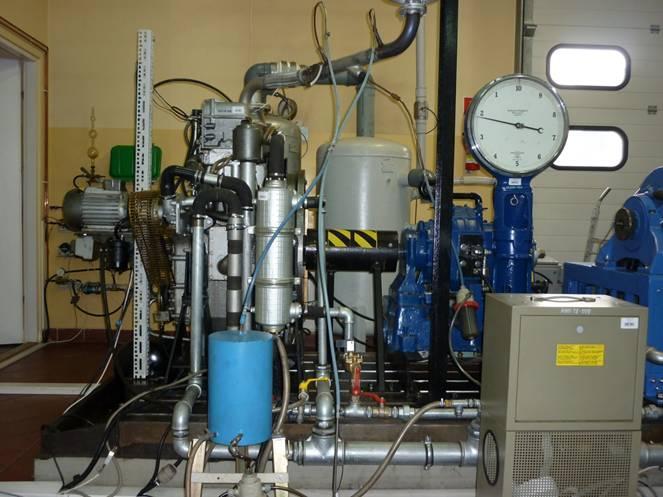 a) b) c) d) Fig. 1. General view of the test bed: a) view of the bed, b) common rail and Diesel oil injector, c) indicator system, d) CNG injector Rys. 1. Widok stanowiska badawczego: a) widok ogólny stanowiska, b) szyna paliwowa i wtryskiwacz, c) układ do indykowania, d) wtryskiwacze gazu 3.