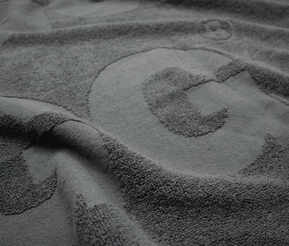Relief jacquard towel Ręcznik tłoczony Ręcznik pętelkowy ze wzorem relifowym. To tzw. logo tłoczone. Kolor barwiony pod pantone. A loop towel with a relief pattern. It s so-called embossed logo.