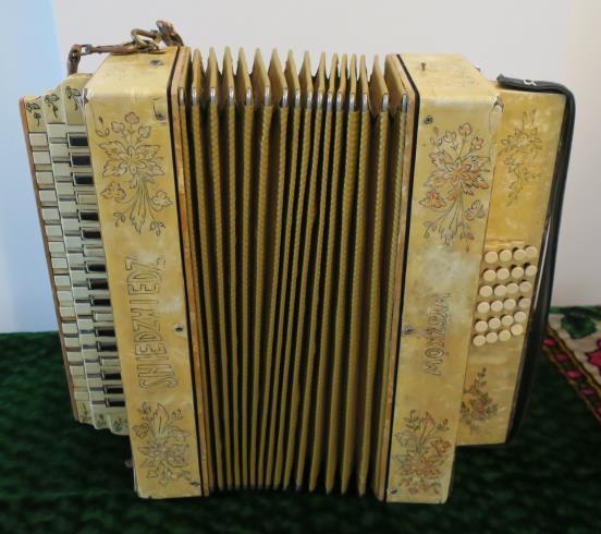 Harmonia została nastrojona w obrębie dwóch oktaw, możliwa jest gra na instrumencie. Konserwację wykonano w lubelskiej firmie konserwacji ACCREA. III.